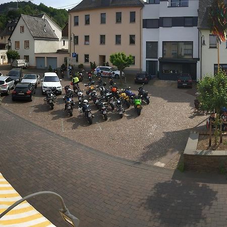 Pension "Am Markt" Treis-Karden Esterno foto