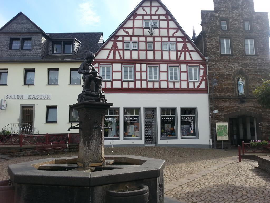 Pension "Am Markt" Treis-Karden Esterno foto