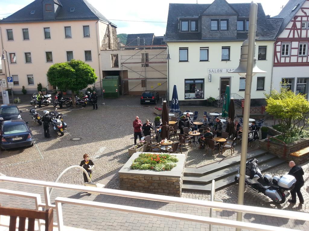 Pension "Am Markt" Treis-Karden Esterno foto
