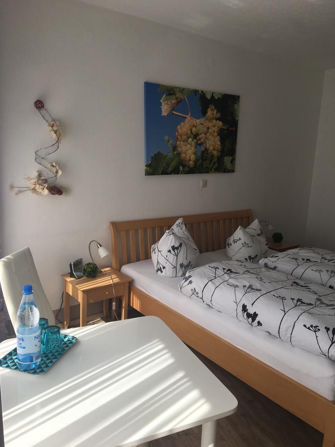 Pension "Am Markt" Treis-Karden Esterno foto