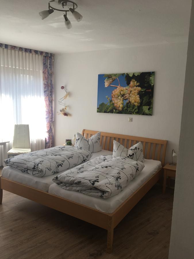 Pension "Am Markt" Treis-Karden Esterno foto