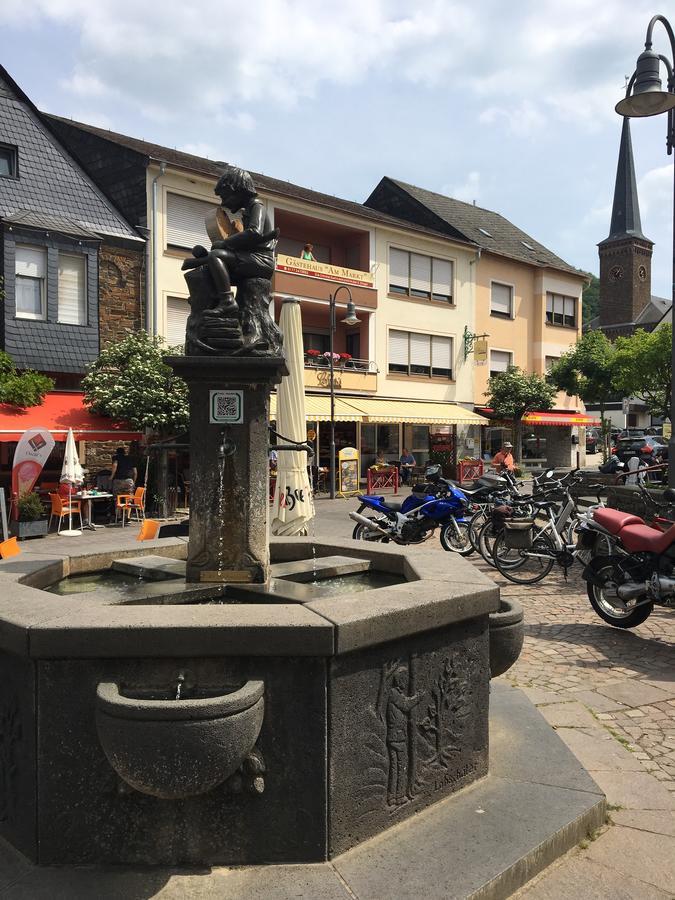 Pension "Am Markt" Treis-Karden Esterno foto