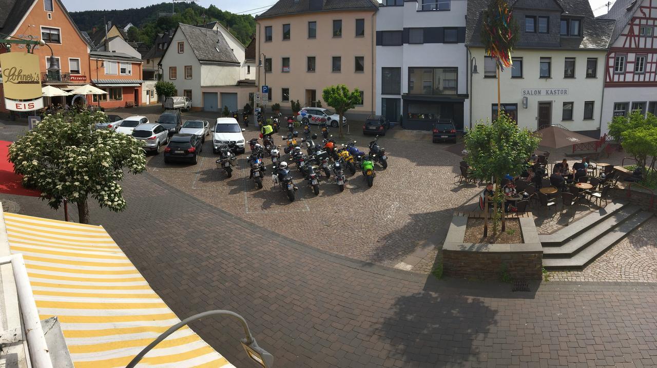 Pension "Am Markt" Treis-Karden Esterno foto