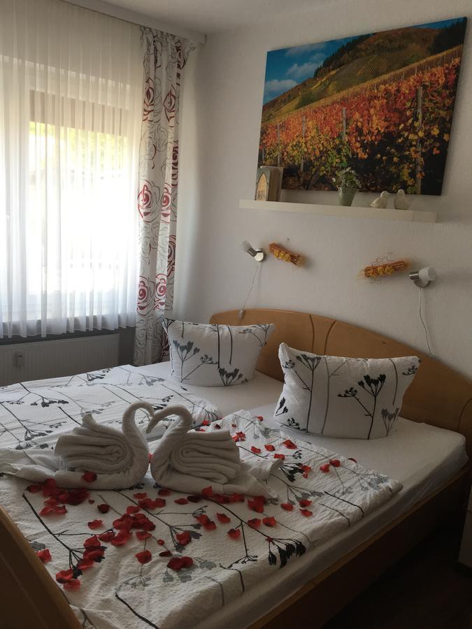 Pension "Am Markt" Treis-Karden Esterno foto