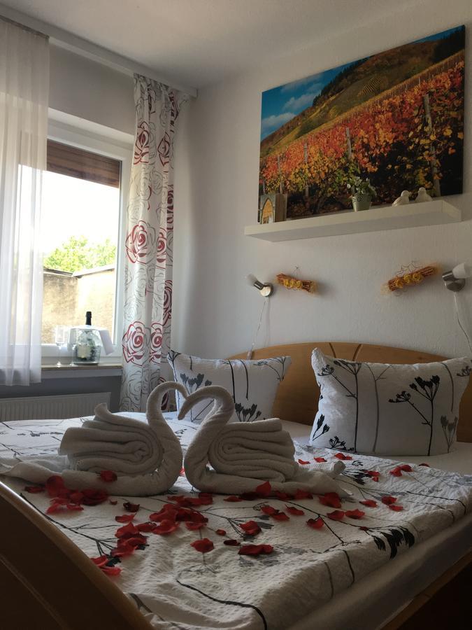 Pension "Am Markt" Treis-Karden Esterno foto